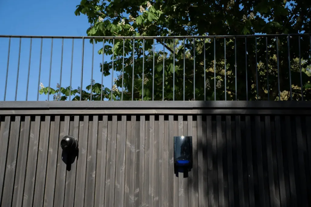 Lauko dailylentės: termo mediena ar įprasta pušis? Ką rinktis fasadui?