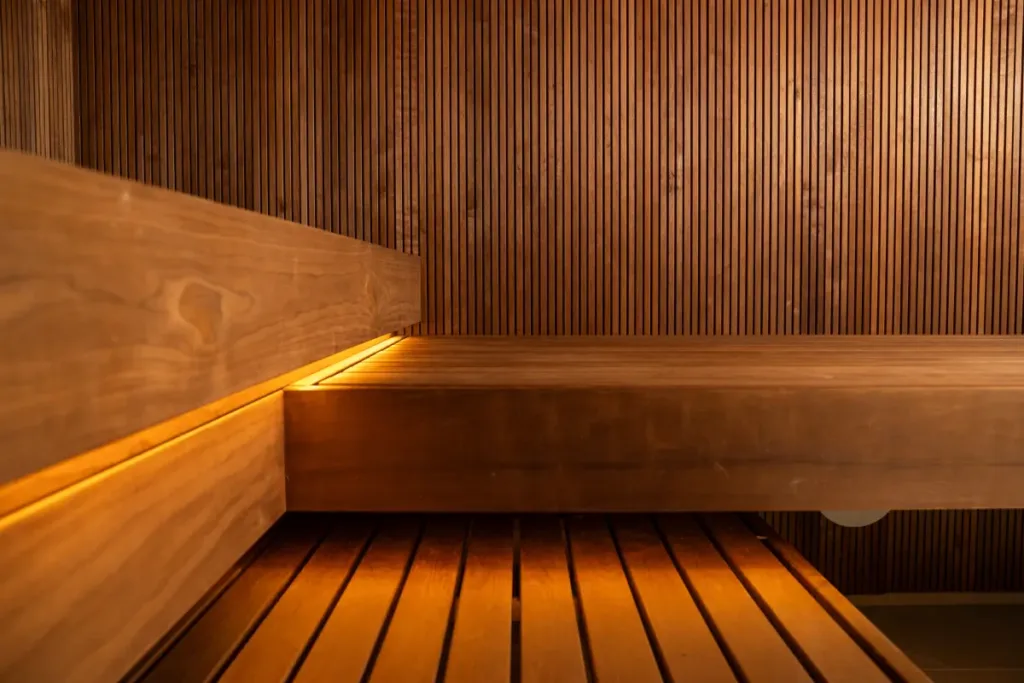 Pirties įrengimas: kokia mediena tinka gultams, sienoms ir luboms?