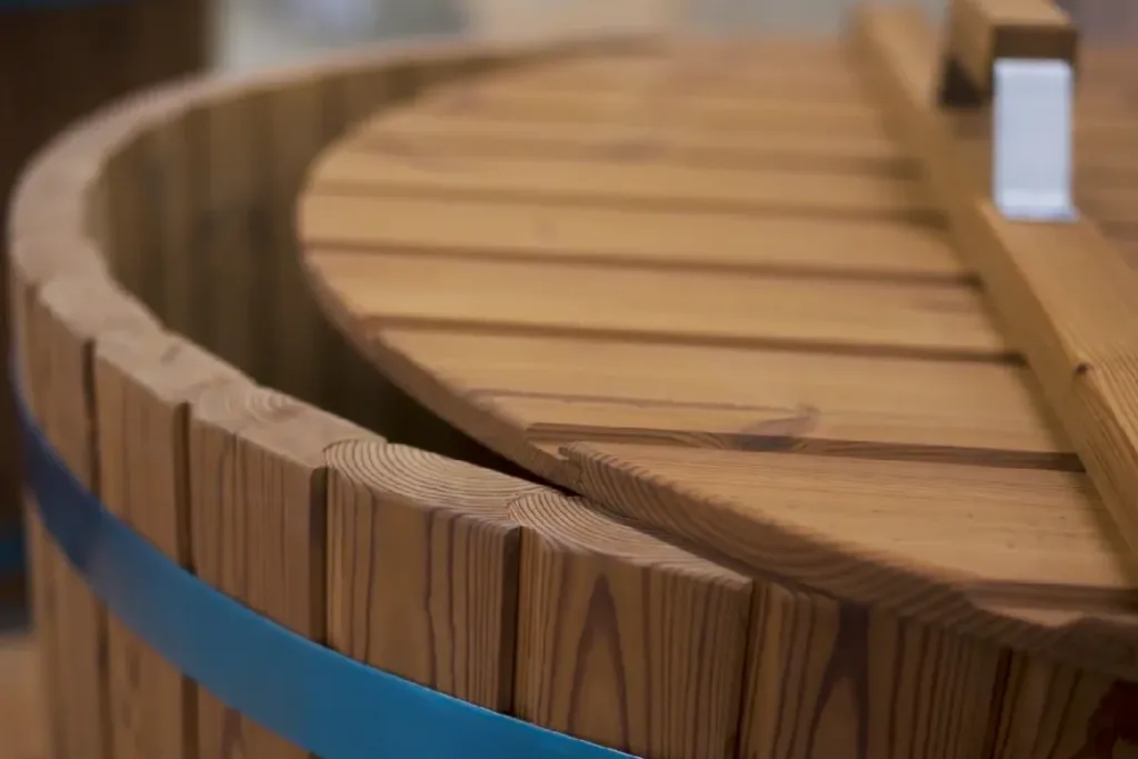 Dailylentės kubilui: kaip pasirinkti, kokią medieną naudoti ir ko vengti